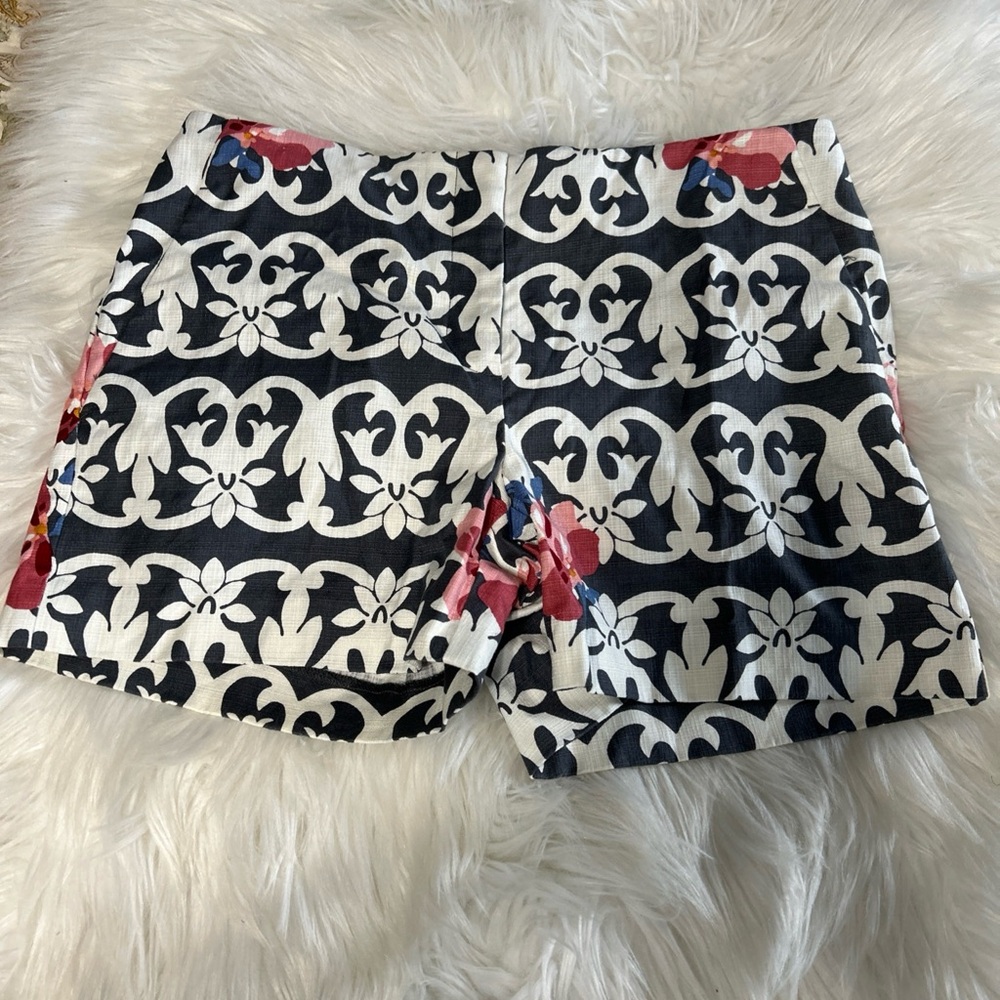LOFT Gray & White Floral-Print  Shorts with Pink Accents inseam 4.5”